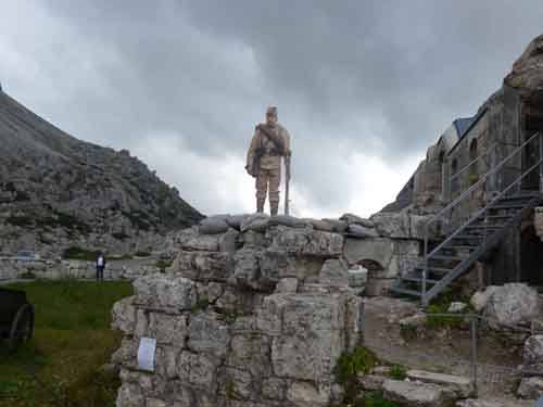 An der Festung Tre Sassi am Valparola-Pass