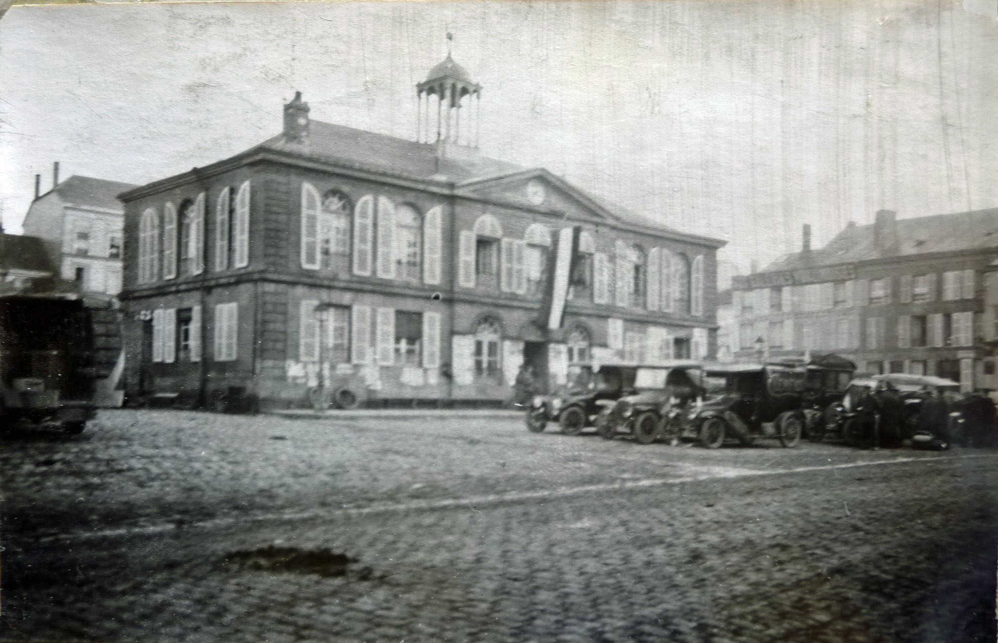 [6b] Der Marktplatz in Vouziers