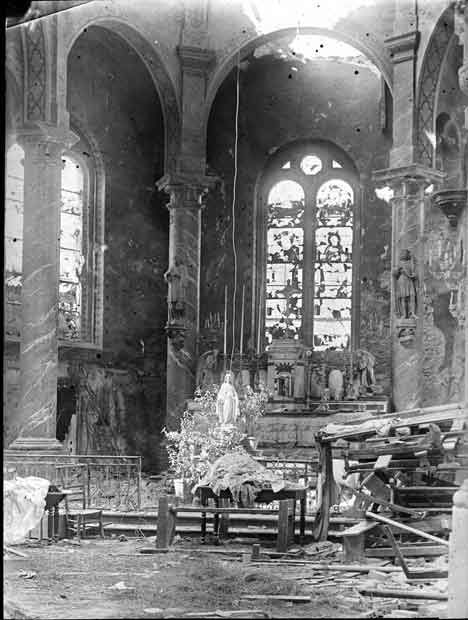 ohne Nummer [Longwy, St. Dagobert, Blick auf den Altar]